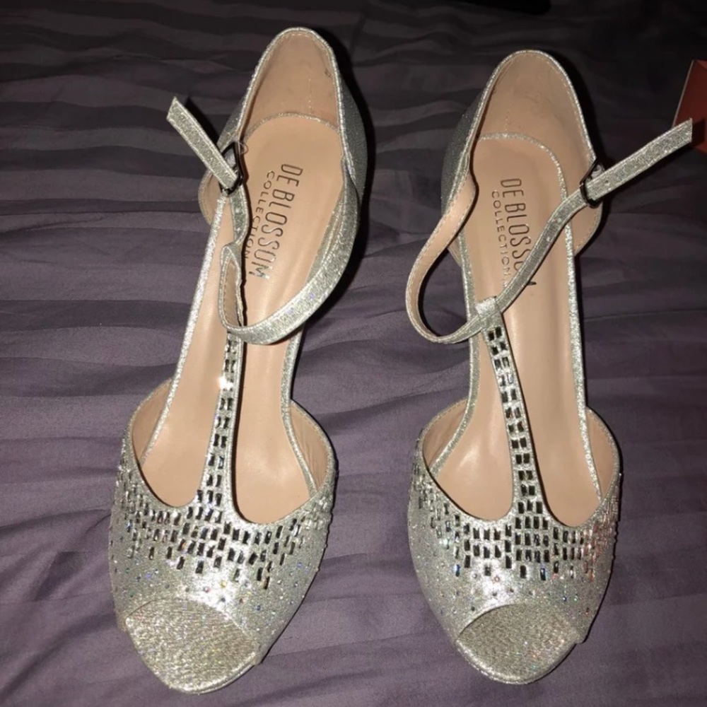 De Blossom Silver Heels - HOMECOMING